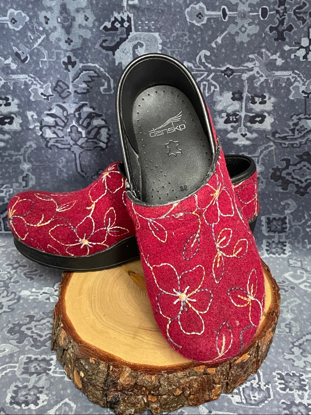 Dansko Embroidered Wool Red Clogs - Excellent Condition - Size 38 US 8